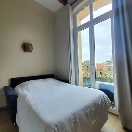 Bioves - Mezzanine Studio, Charming & Comfortable Apartmán *