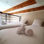 아파트 Bioves - Mezzanine Studio, Charming & Comfortable