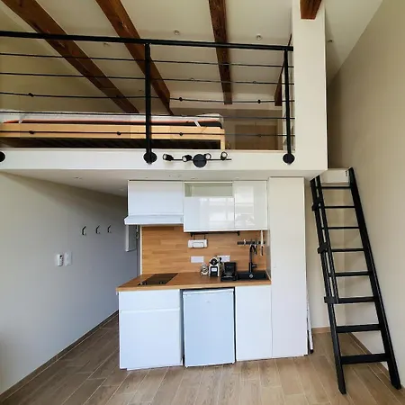 Bioves - Mezzanine Studio, Charming & Comfortable Appartement *