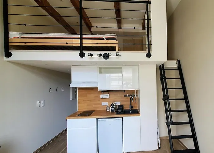 Bioves - Mezzanine Studio, Charming & Comfortable Apartament *