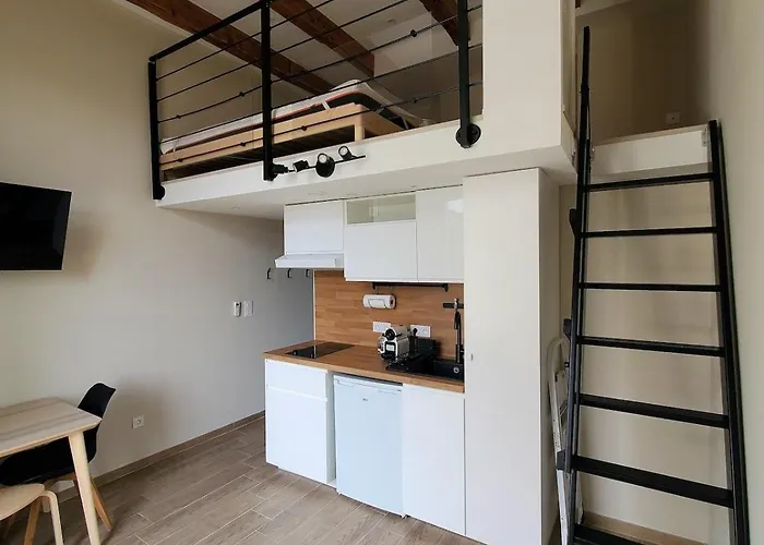 Bioves - Mezzanine Studio, Charming & Comfortable Apartament *